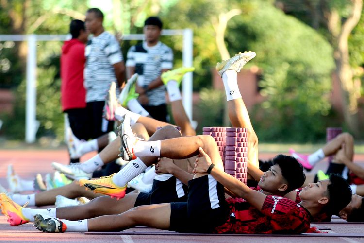 Sebelum menjalani Piala AFF U19 2024, pemain Timnas U19 Indonesia menjalani latihan terakhir di Lapangan Thor Kota Surabaya, Selasa (6/7/2024) sore.