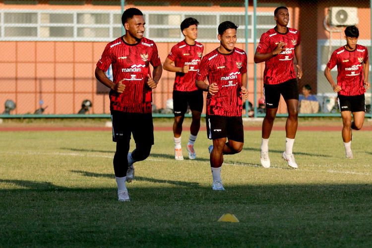 Sebelum menjalani Piala AFF U19 2024, pemain Timnas U19 Indonesia menjalani latihan terakhir di Lapangan Thor Kota Surabaya, Selasa (6/7/2024) sore.